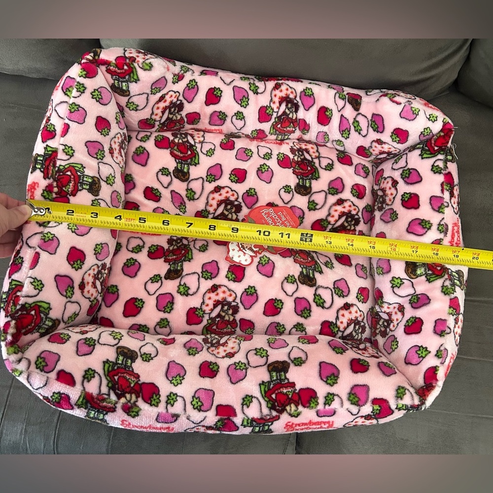 Strawberry Shortcake Pet Bed - Picture 3 of 5